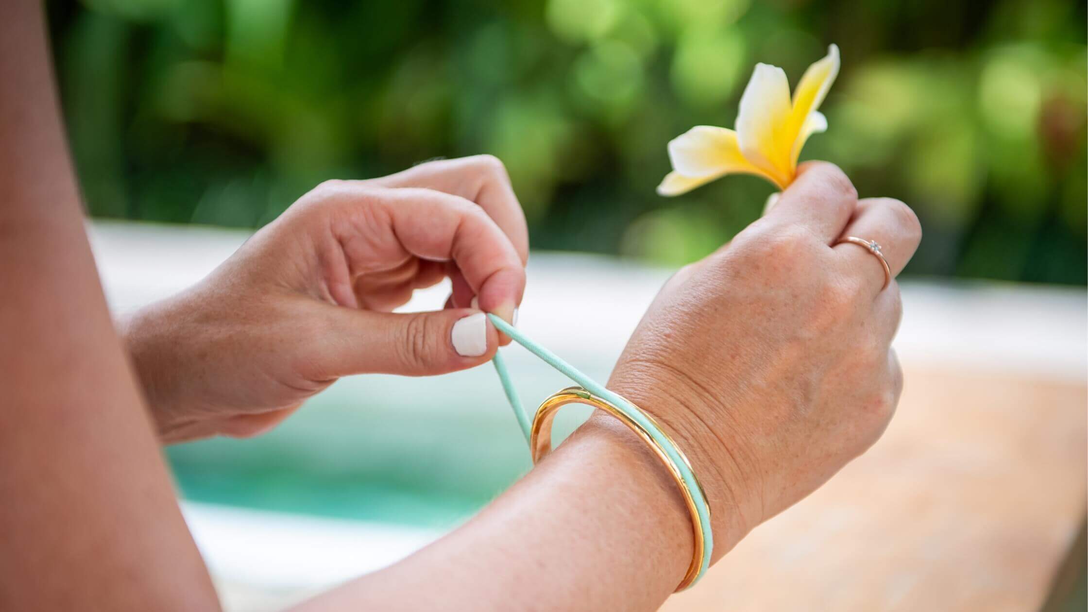 The Bangle with a Hair Tie That Blends Fashion and Function - Gypsea Loop