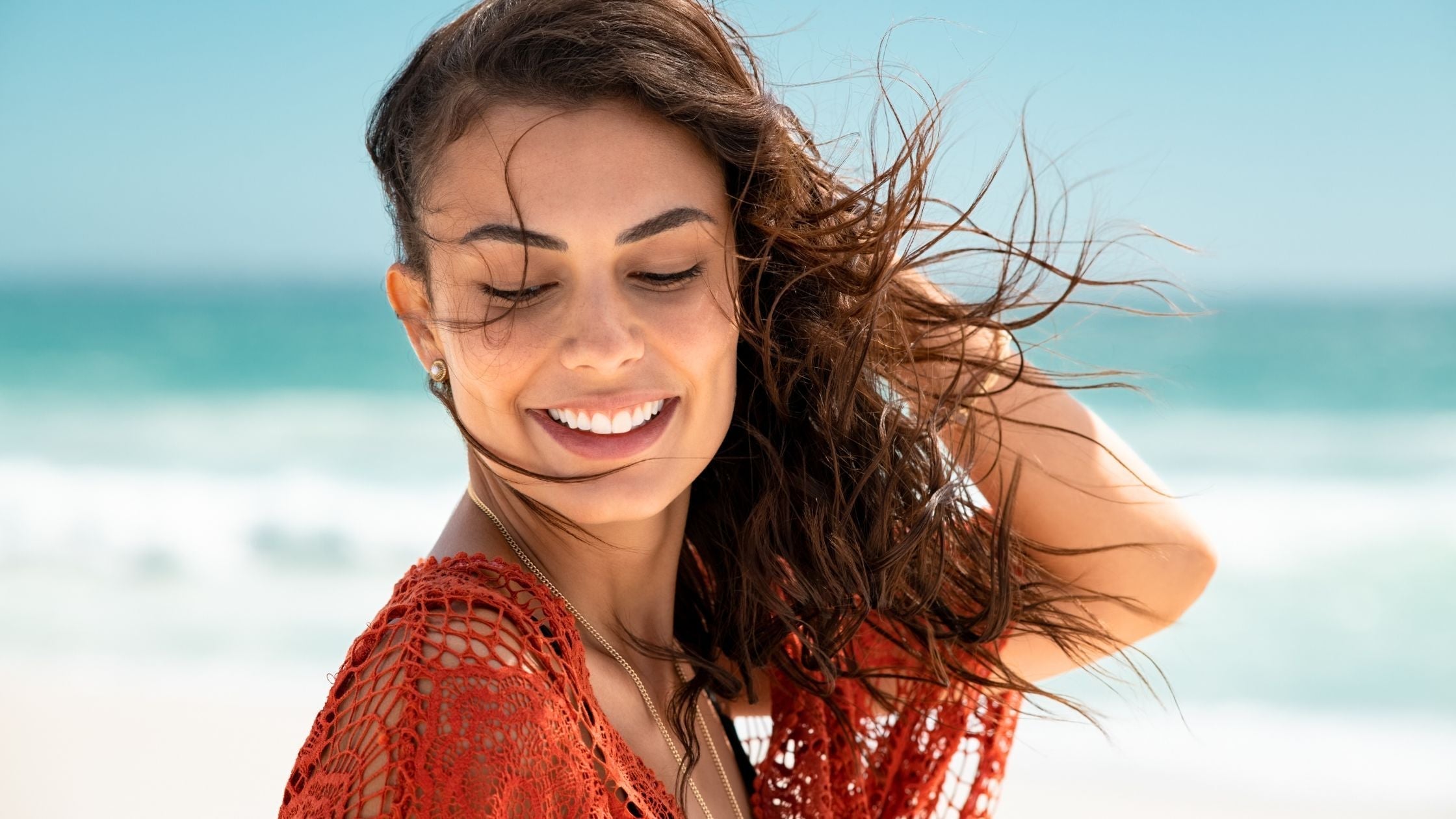 Holiday Haircare Tips – Healthy Hair from Plane to Pool